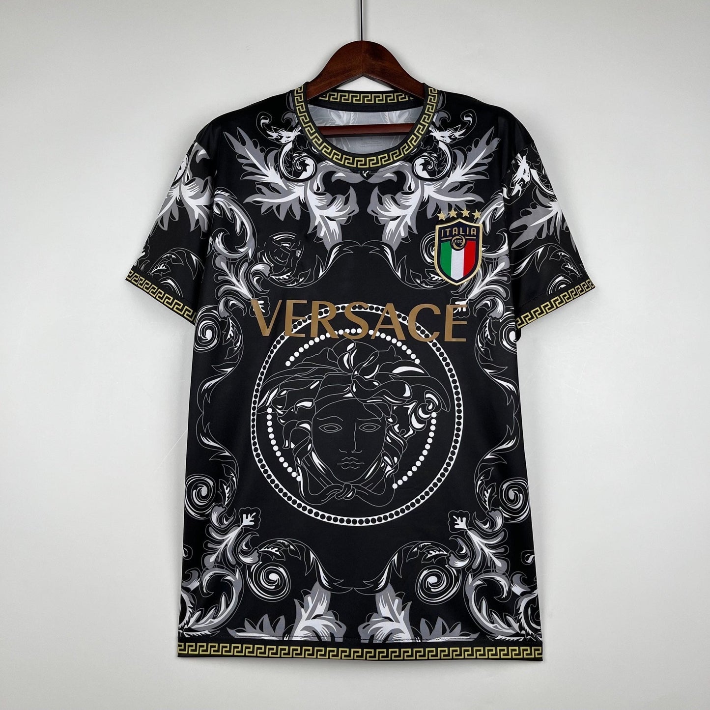 Italy Concept Noir Doré 2023 2024